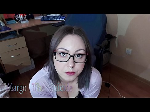 ❤️ Σέξι κορίτσι με γυαλιά πιπιλίζει Dildo βαθιά στην κάμερα ❌ Πόρνο vk ❌️❤